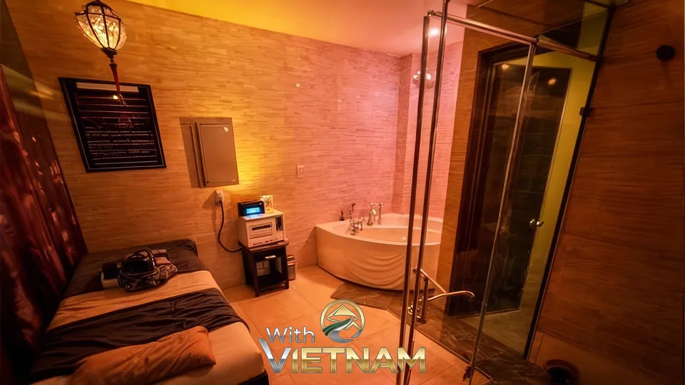 개인용 욕조와 샤워 시설이 있는 방