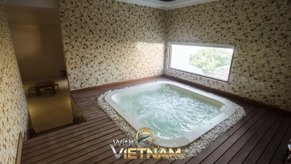 창밖 풍경을 즐기는 스파 자쿠지