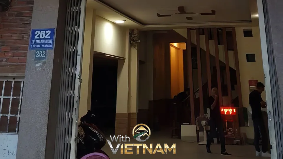 무아홍 마사지 입구와 내부 모습