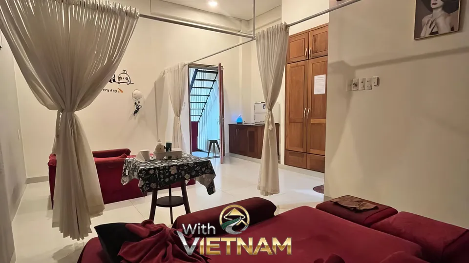 깔끔하게 정돈된 1인용 마사지 공간