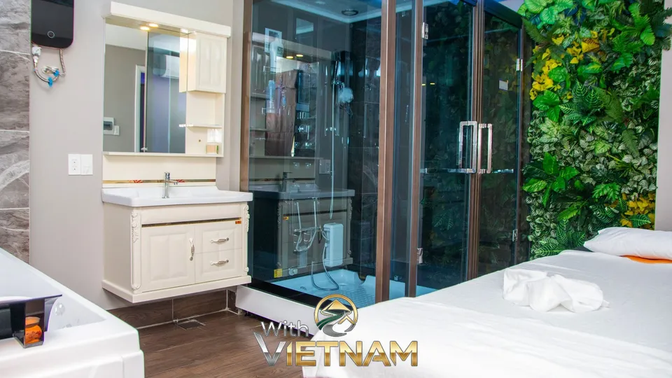 세면대와 샤워부스가 있는 스파 룸