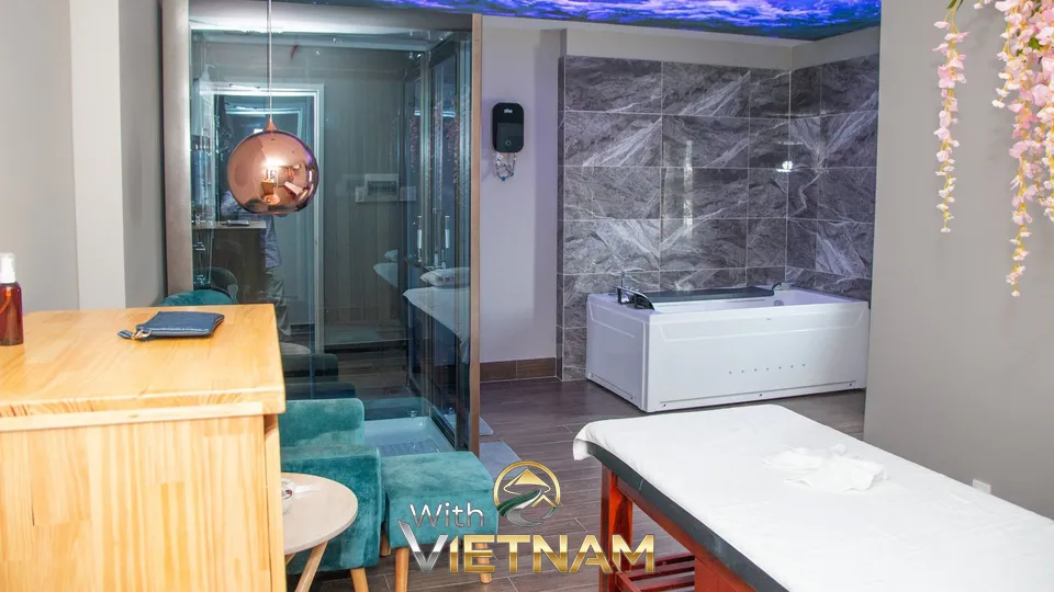 대리석 벽과 욕조가 있는 마사지 룸