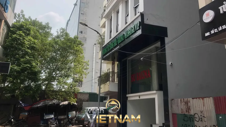 회색 건물의 마사지 가게 외부