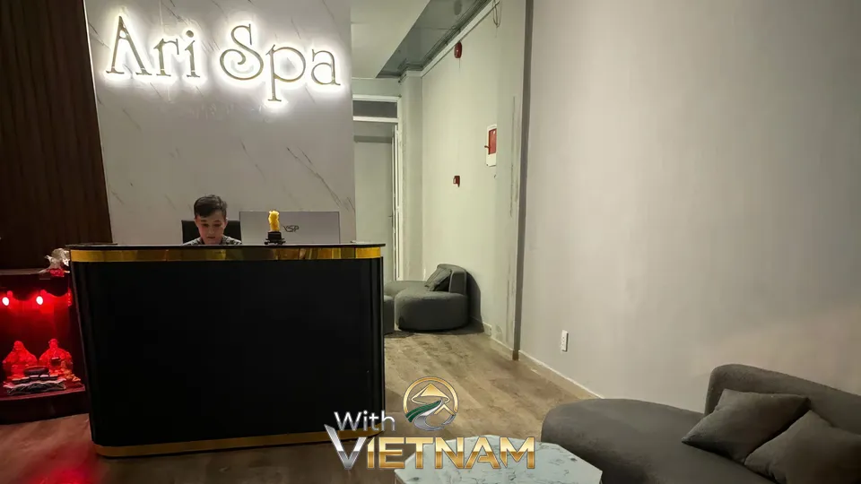 아리 스파의 깔끔한 내부 안내 데스크