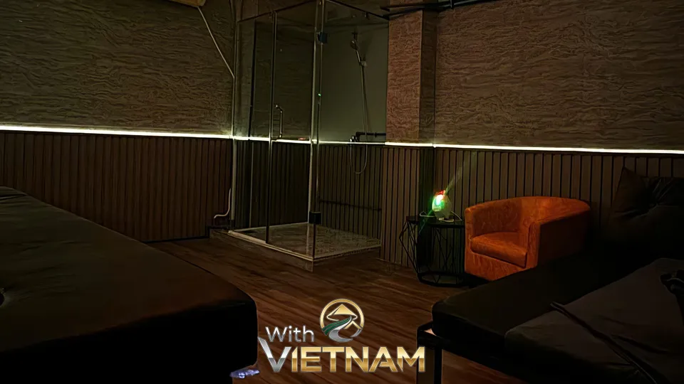 편안한 마사지 베드와 샤워 시설