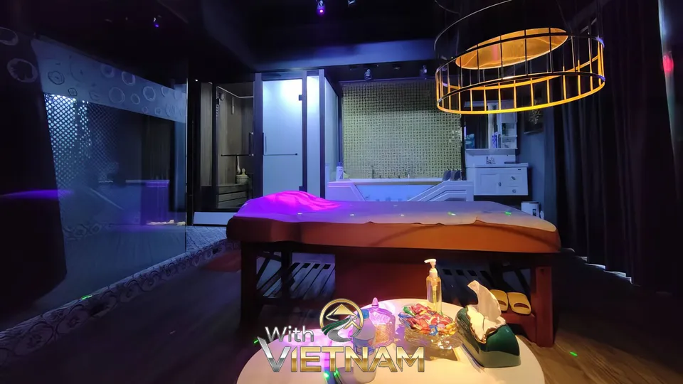 고급스러운 자쿠지와 마사지 베드