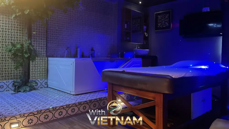 식물 장식과 욕조가 있는 스파룸