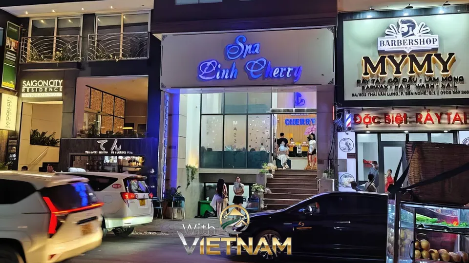 호치민 린체리 입구 야경 모습