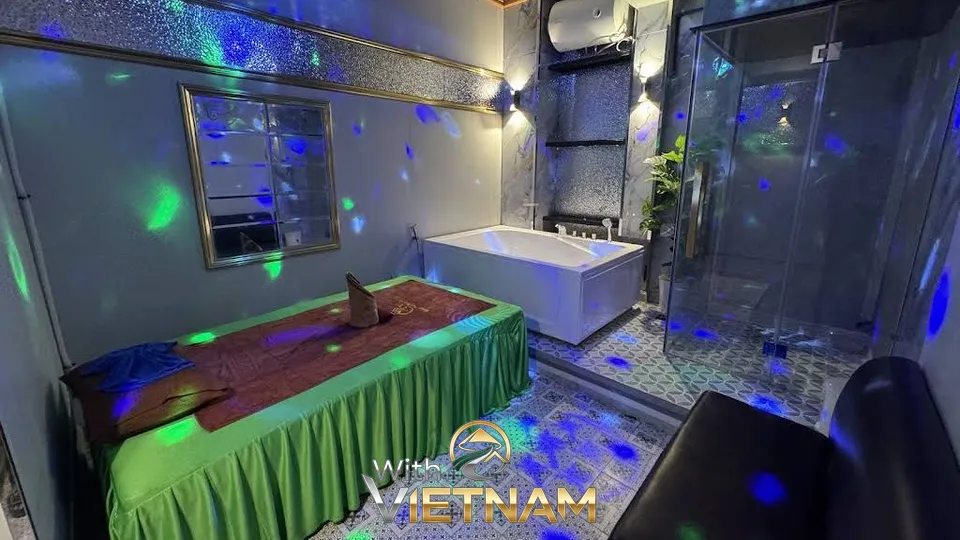 녹색 침대와 욕조가 있는 마사지실