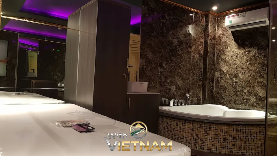 마사지 베드와 모자이크 타일 욕조