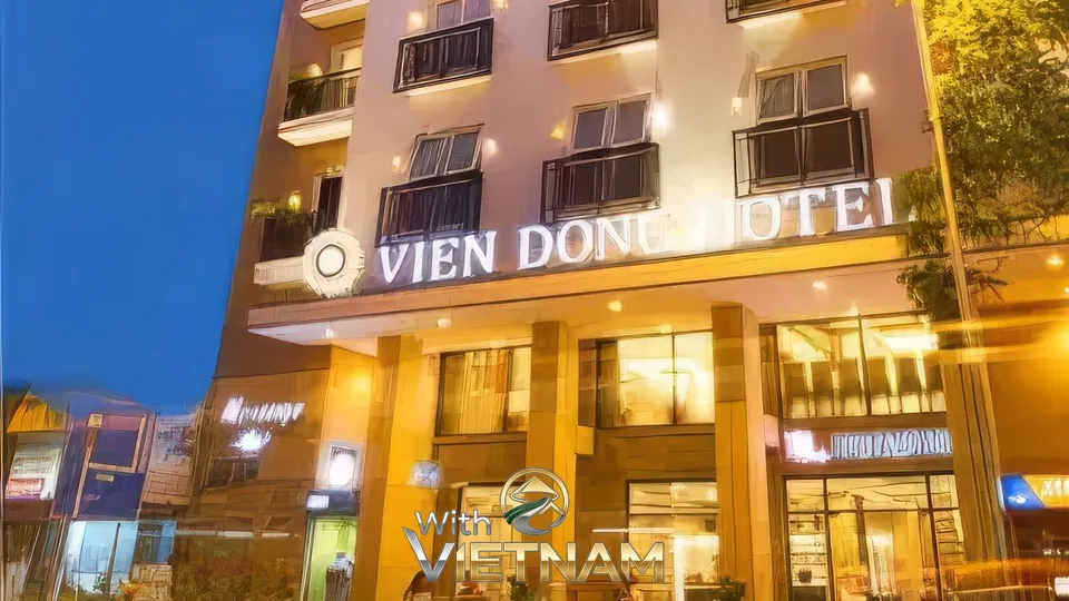 비엔동 호텔 건물 야간 모습
