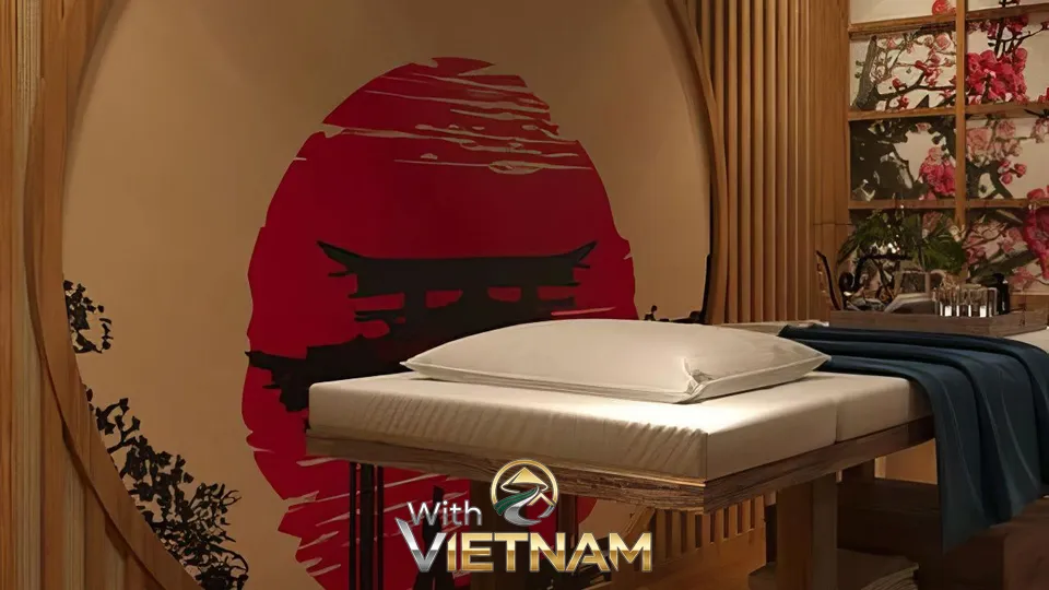 동양적인 그림 앞의 마사지 베드