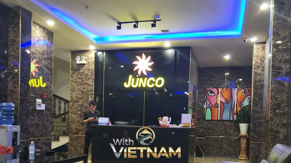 준코 가라오케 내부의 안내 데스크