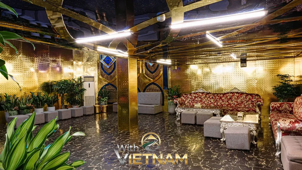 넓은 내부 홀 인테리어