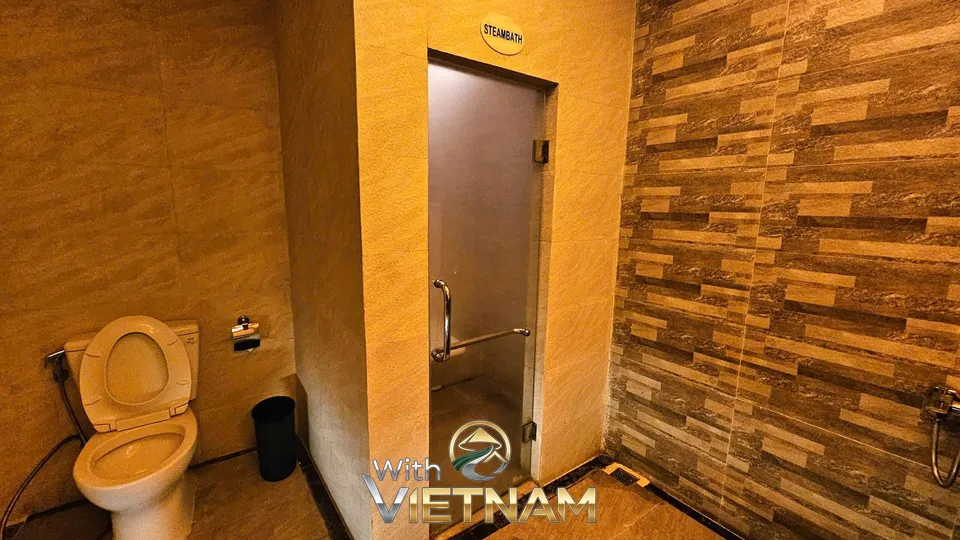 스팀 사우나 문이 있는 욕실