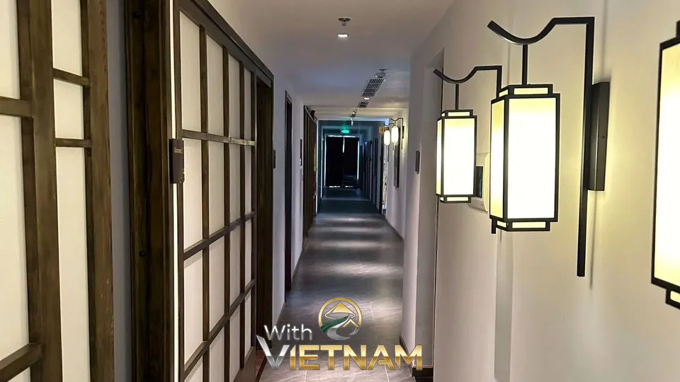 동양적인 등불이 인상적인 황제 스파 복도