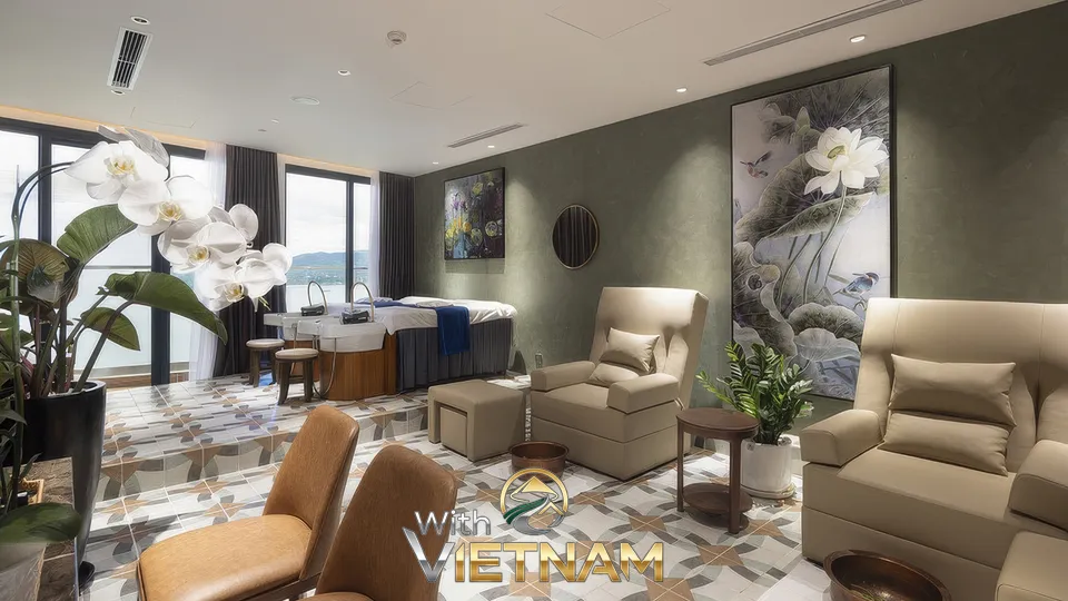 편안한 의자들이 놓여있는 스파 공간