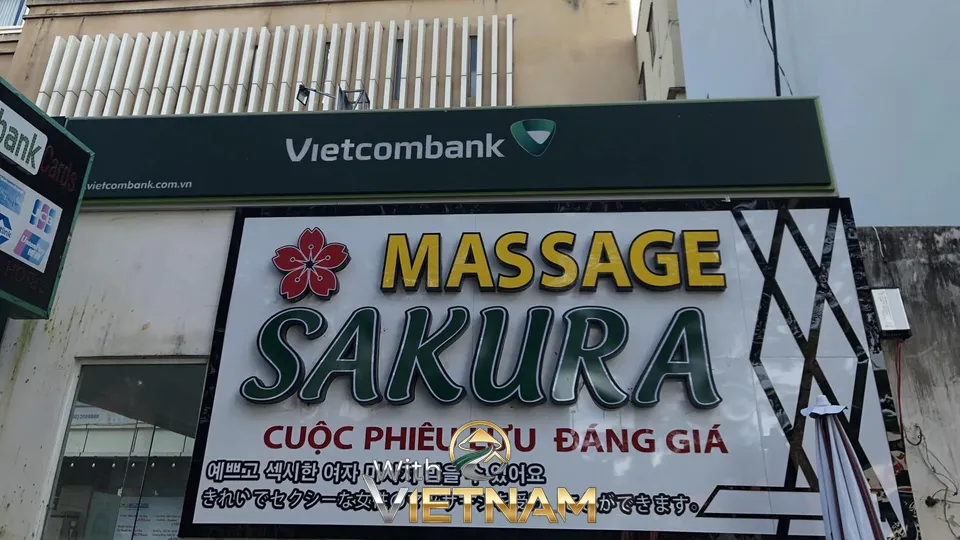 나트랑 사쿠라의 대형 옥외 간판