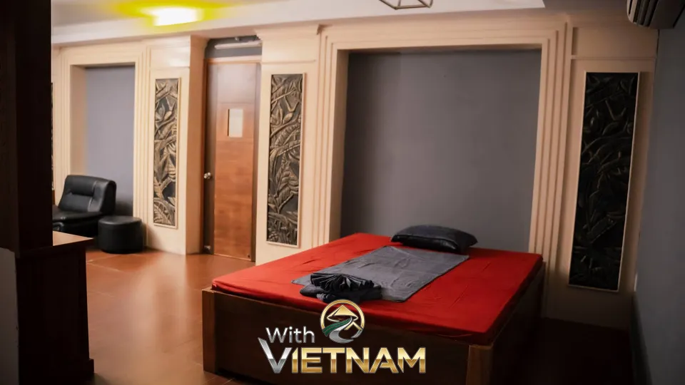 붉은 침대가 있는 마사지 룸