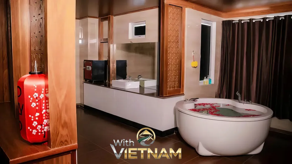 꽃잎이 띄워진 욕조가 있는 욕실