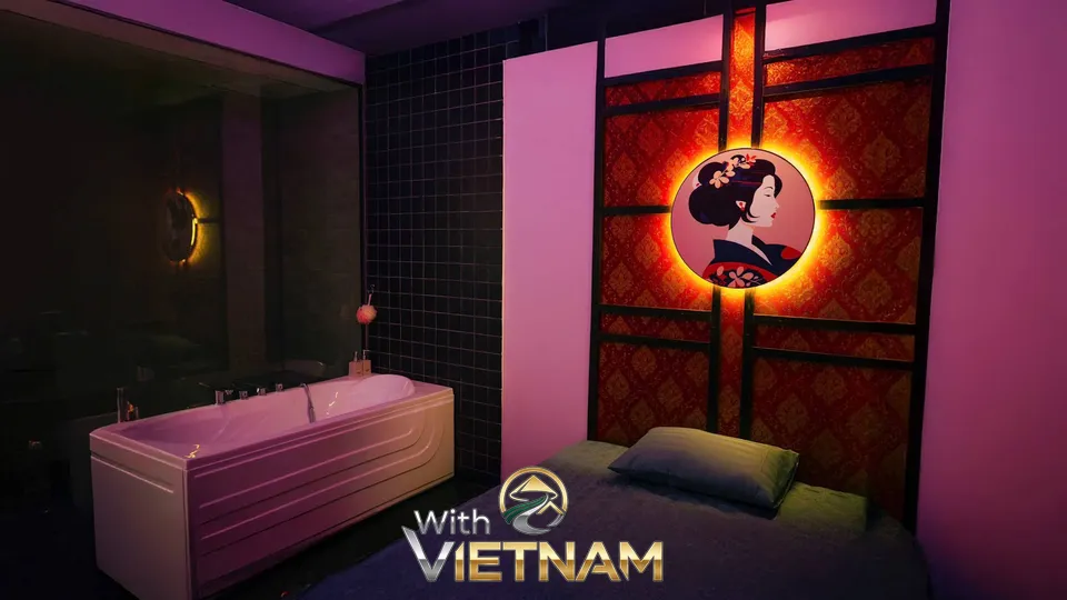 일본풍 그림이 있는 마사지룸과 욕조