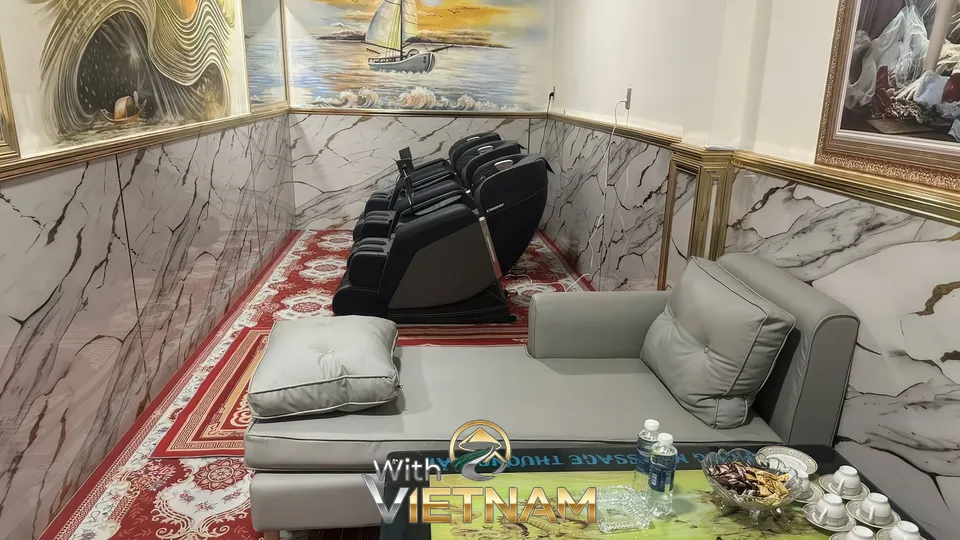 안마의자와 소파가 있는 휴게실